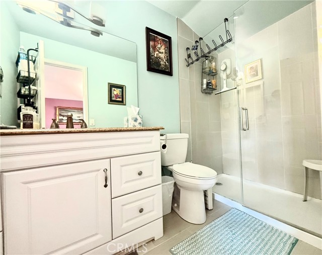 560 Rosewood Ave secondary bath